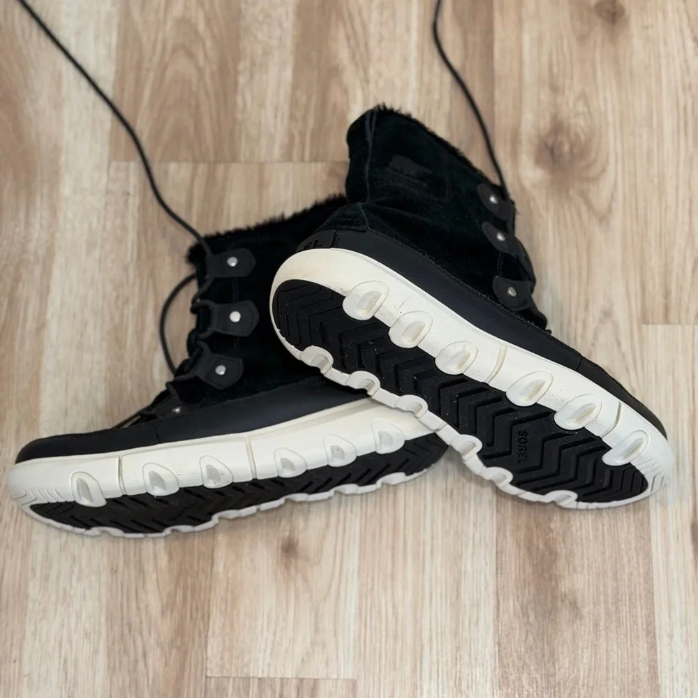 Sorel Black and Cream Winter Boots - Size 10 - Picture 5 of 5